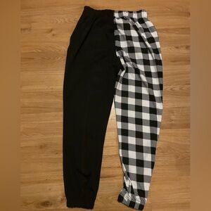 Shosho Black and White Checkered Leggings size small